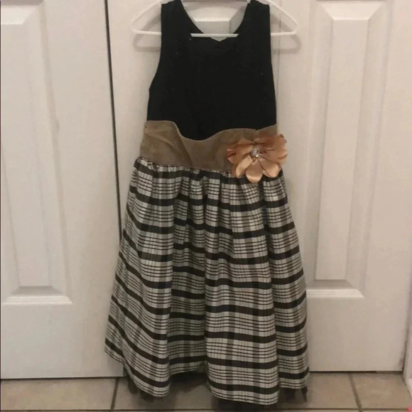 ❤️2 for  $20 Child' Dress❤️ - Picture 3 of 5